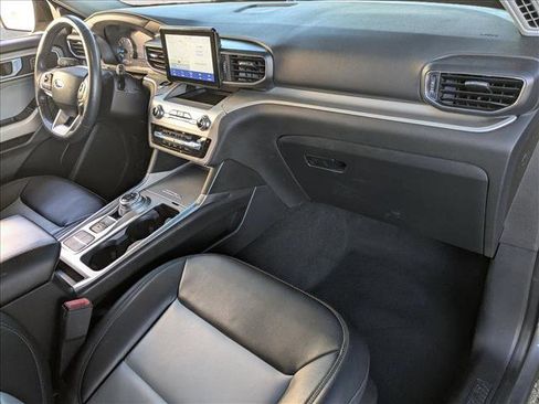 Used 2022 Ford Explorer XLT w/ Equipment Group 202A RWD image 23