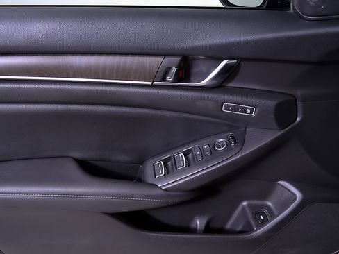 Used 2021 Honda Accord Touring image 15