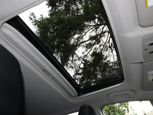 Used 2013 Toyota RAV4 XLE AWD/4WD image 9