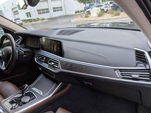 Used 2022 BMW X7 xDrive40i w/ Premium Package image 48