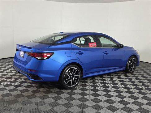 Used 2024 Nissan Sentra SR FWD image 3