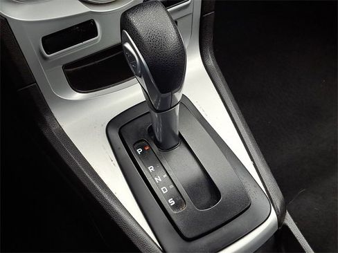 Used 2017 Ford Fiesta SE image 16