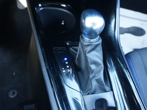 Used 2022 Toyota C-HR XLE image 10