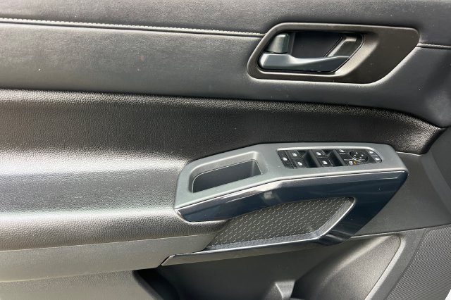 Used 2024 Nissan Pathfinder SV FWD image 13