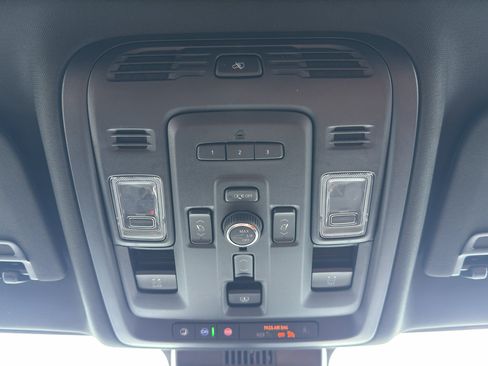 Used 2023 GMC Yukon XL Denali Ultimate AWD/4WD image 15
