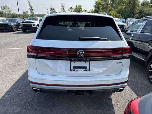 New 2026 Volkswagen Atlas Peak Edition image 6
