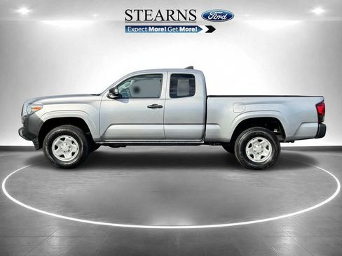 Used 2022 Toyota Tacoma SR RWD image 3