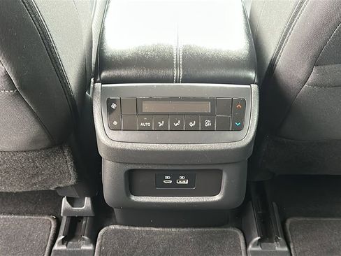 Used 2025 Nissan Pathfinder SV FWD image 30