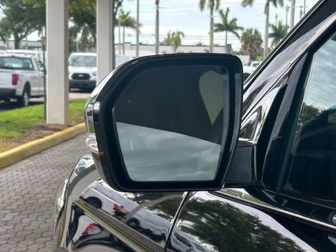 Used 2024 Ford Expedition Limited image 15