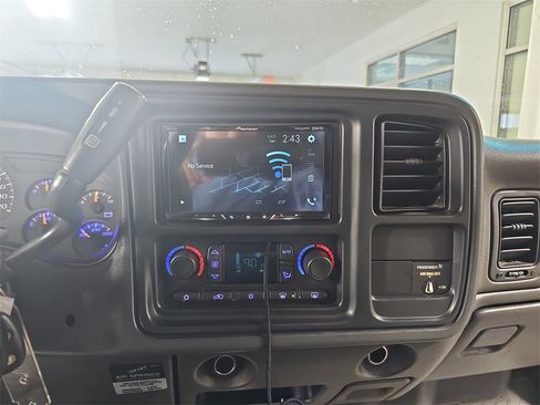 Used 2003 Chevrolet Silverado 2500 LS image 25