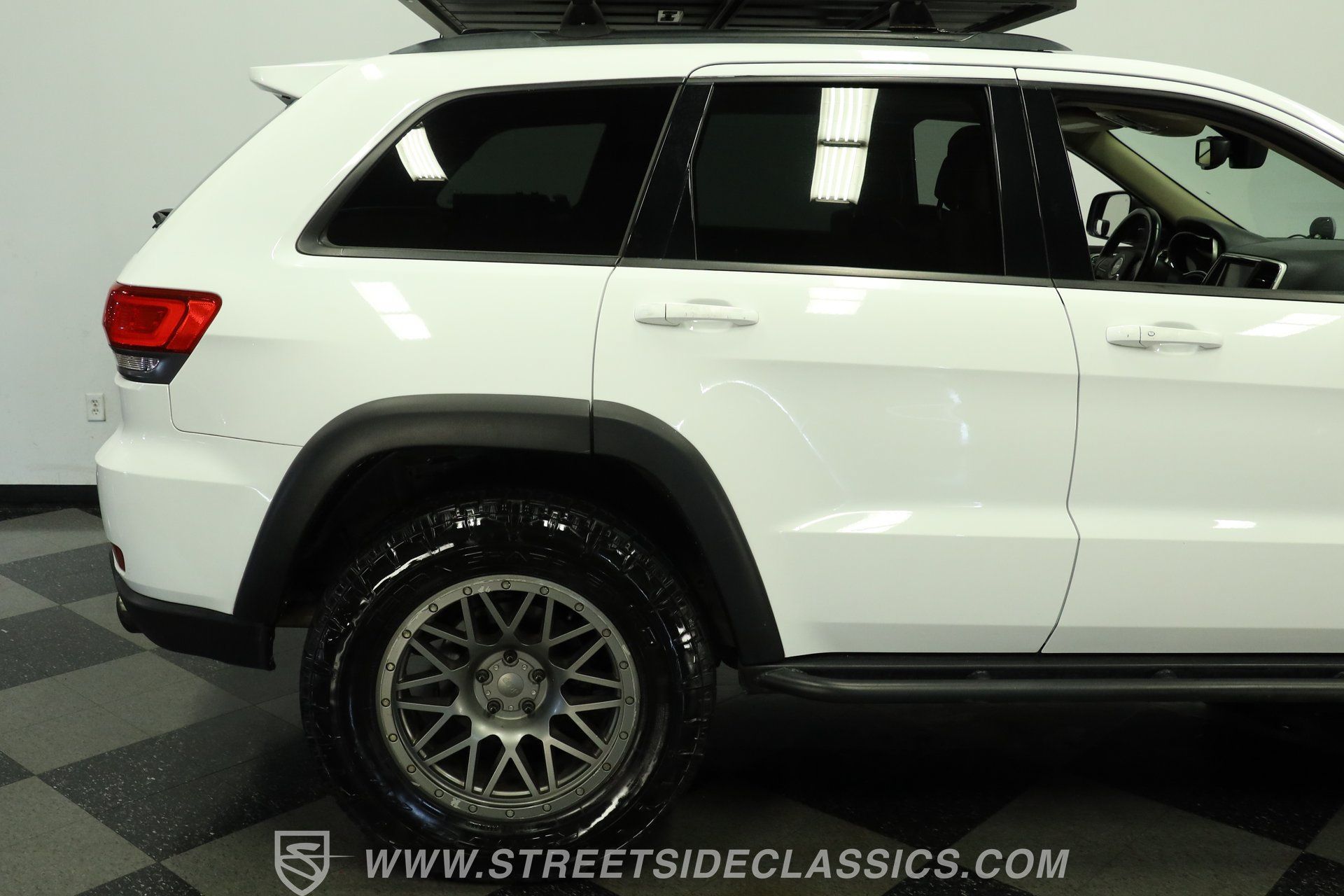 Used 2014 Jeep Grand Cherokee Limited w/ Luxury Group II AWD/4WD image 28