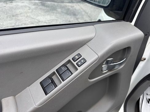 Used 2018 Nissan Frontier SV image 15