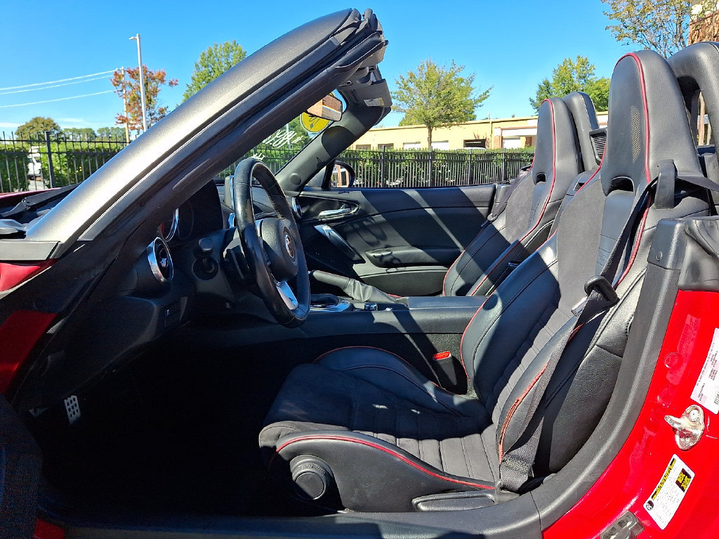 Used 2017 FIAT 124 Spider Abarth RWD image 12