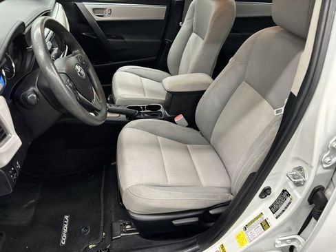 Used 2015 Toyota Corolla LE image 12