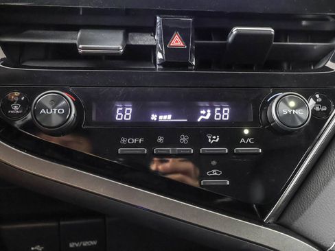 Used 2022 Toyota Camry SE FWD image 29