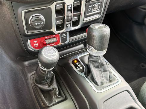 Used 2024 Jeep Wrangler Unlimited AWD/4WD image 15