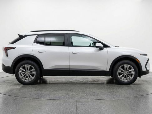 Used 2025 Chevrolet Equinox LT FWD image 11