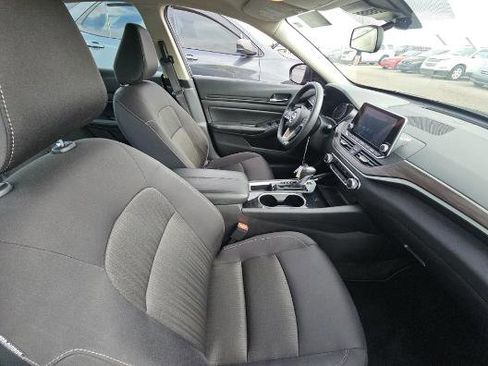 Used 2024 Nissan Altima 2.5 SV image 4