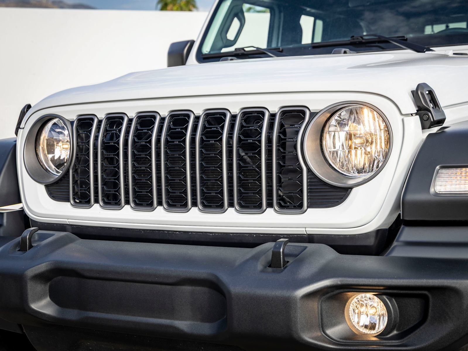 Used 2025 Jeep Wrangler Unlimited Sport AWD/4WD image 3