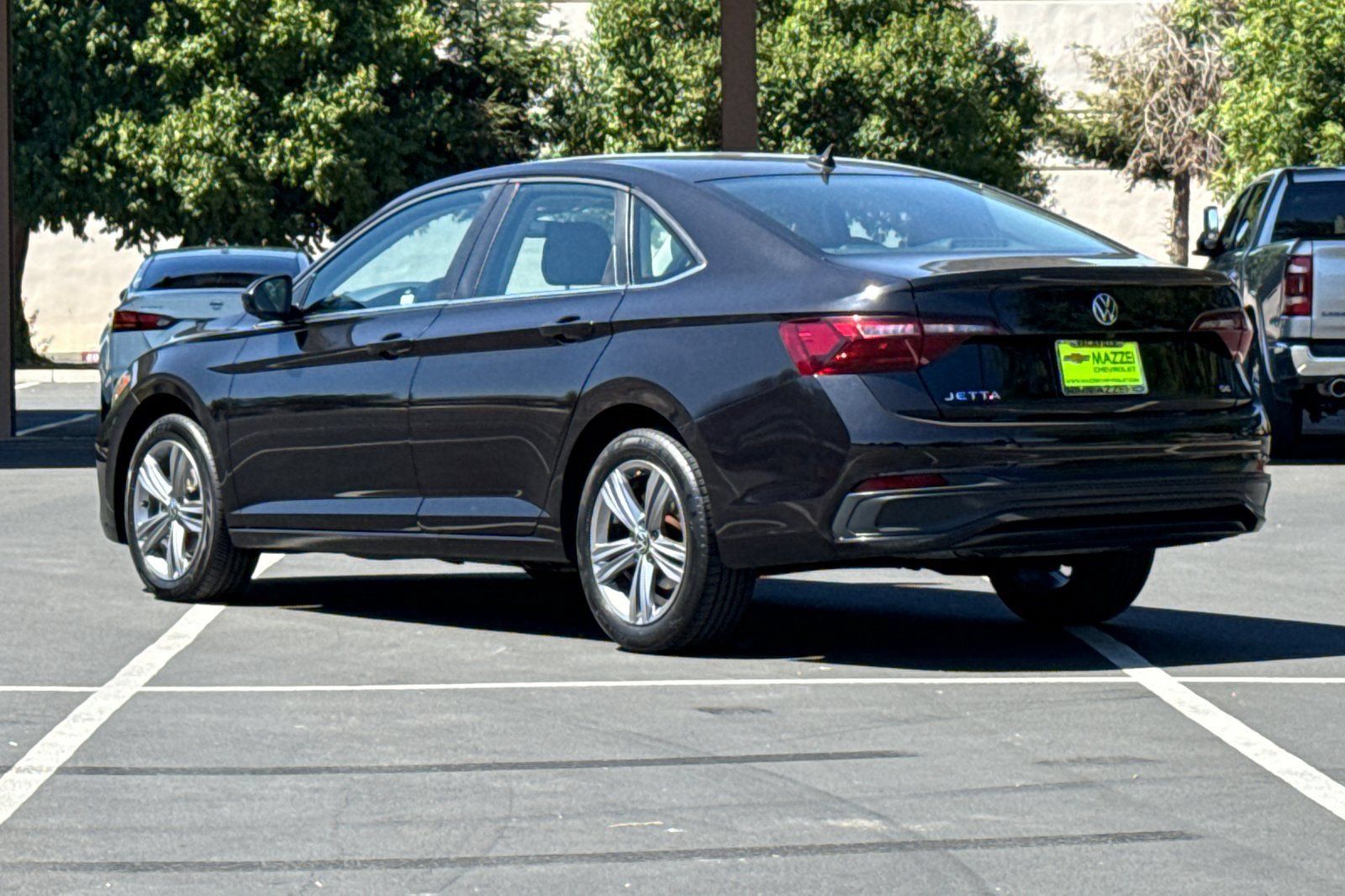Used 2024 Volkswagen Jetta SE FWD image 3