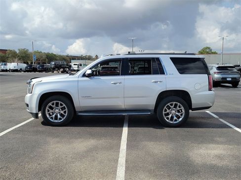 Used 2017 GMC Yukon SLE w/ SLE Value Package image 3