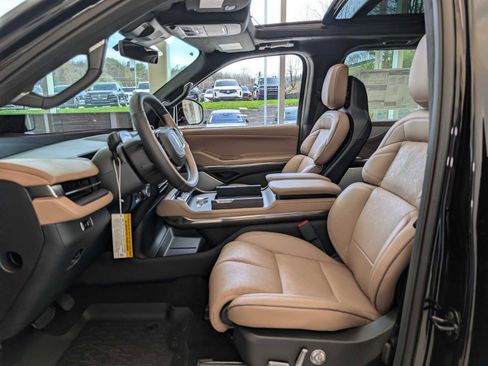 New 2026 Lincoln Navigator L Black Label AWD/4WD image 4