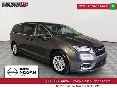 Used 2023 Chrysler Pacifica Touring-L