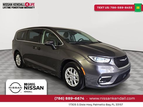 Used 2023 Chrysler Pacifica Touring-L FWD image 1