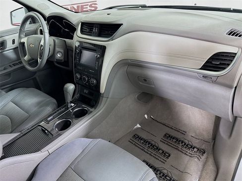 Used 2014 Chevrolet Traverse LT image 31