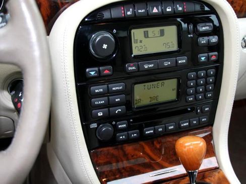 Used 2004 Jaguar XJ8 image 38