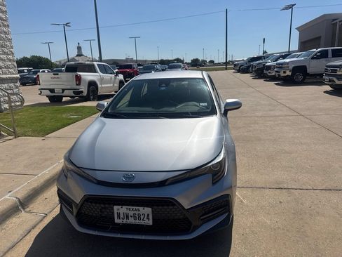 Used 2020 Toyota Corolla SE FWD image 2