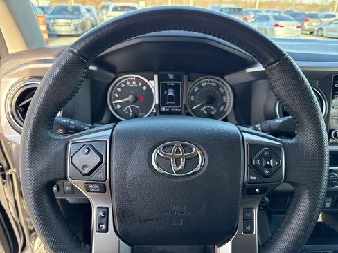 Used 2023 Toyota Tacoma TRD Sport image 28