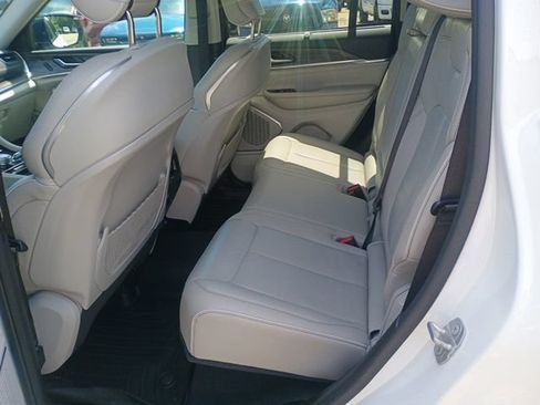 Used 2023 Jeep Grand Cherokee Overland w/ Luxury Tech Group IV AWD/4WD image 21