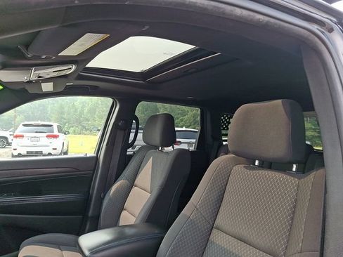 Used 2018 Jeep Grand Cherokee Laredo AWD/4WD image 14
