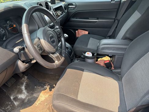 Used 2014 Jeep Patriot Latitude AWD/4WD image 6