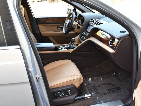 Used 2023 Bentley Bentayga Extended Wheelbase AWD/4WD image 51