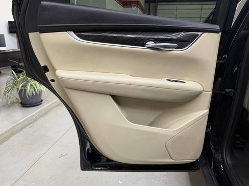 Used 2018 Cadillac XT5 FWD image 12