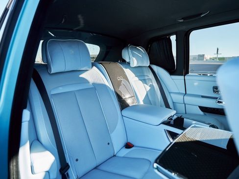 Used 2022 Rolls-Royce Cullinan Black Badge w/ Dark Exterior Package image 41