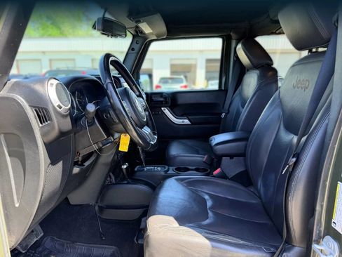 Used 2015 Jeep Wrangler Unlimited Sahara w/ Connectivity Group AWD/4WD image 2