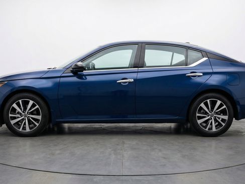 Used 2025 Nissan Altima 2.5 SV image 5