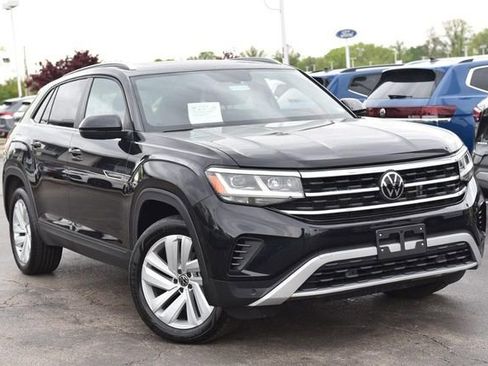 Used 2023 Volkswagen Atlas Cross Sport SE w/ Panoramic Sunroof Package image 2