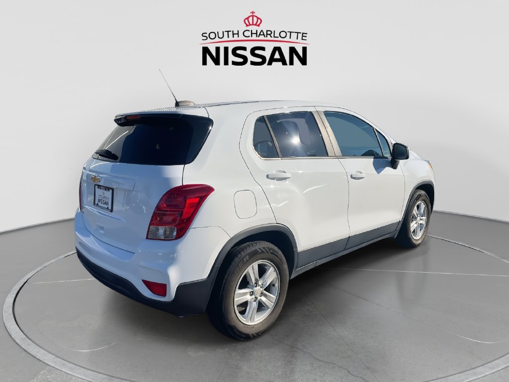 Used 2022 Chevrolet Trax LS w/ Tint and Cruise Package FWD image 6