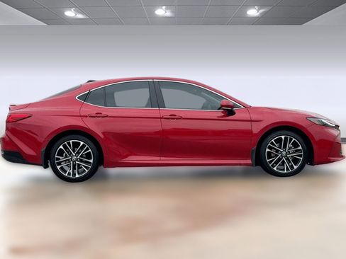 Used 2025 Toyota Camry XLE w/ Premium Package image 8