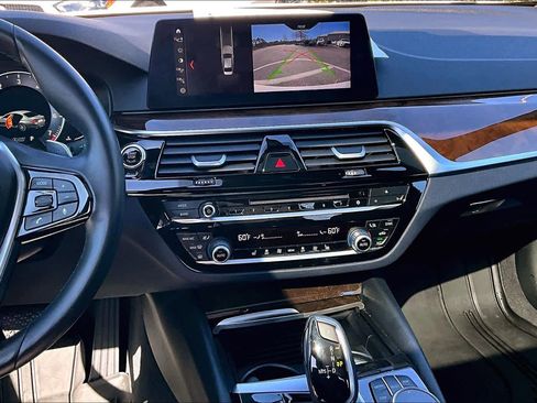 Used 2018 BMW 530i w/ Premium Package image 7