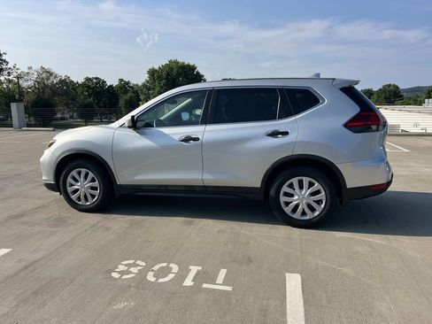 Used 2017 Nissan Rogue S FWD image 2