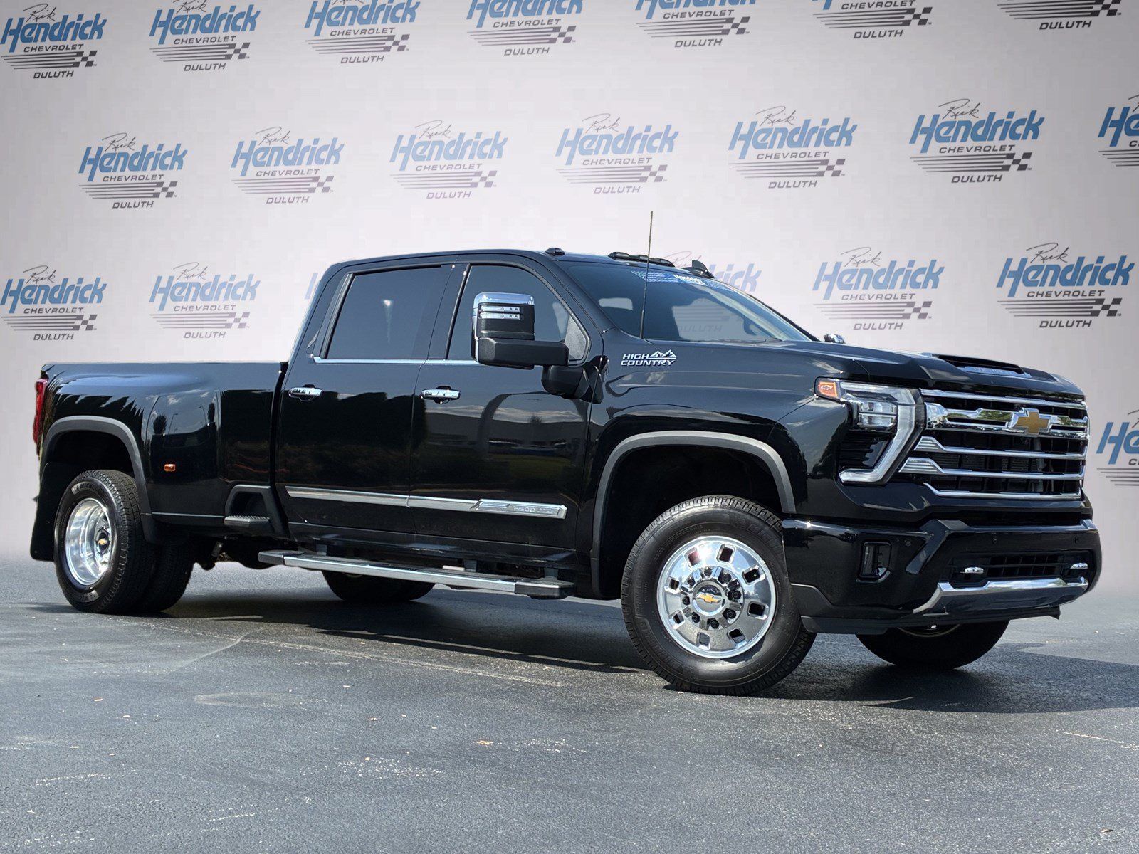 Used 2025 Chevrolet Silverado 3500 High Country w/ High Country Premium Package AWD/4WD image 2