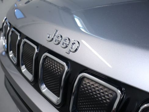 Used 2022 Jeep Compass Limited image 9