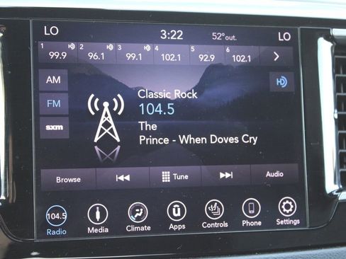 Used 2018 Chrysler Pacifica Touring-L w/ Premium Audio Group image 40