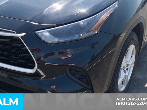 Used 2023 Toyota Highlander L FWD image 13