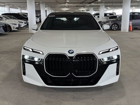 Used 2025 BMW 760i xDrive w/ Executive Package AWD/4WD image 2